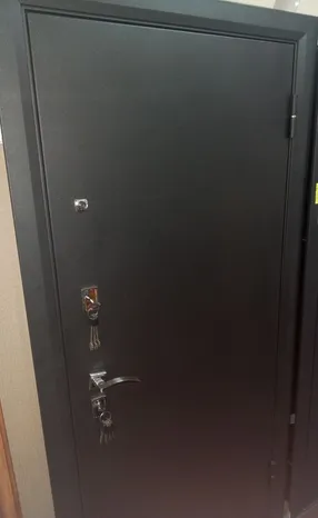 металлическая дверь рефлект 880 правое открывание (уценка симферополь)